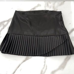 O & G Black Rayon Pleated Mini Skirt Night out